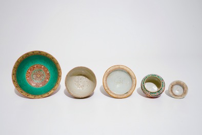 Un lot en porcelaine de Chine Bencharong pour le march&eacute; tha&iuml;, 19&egrave;me